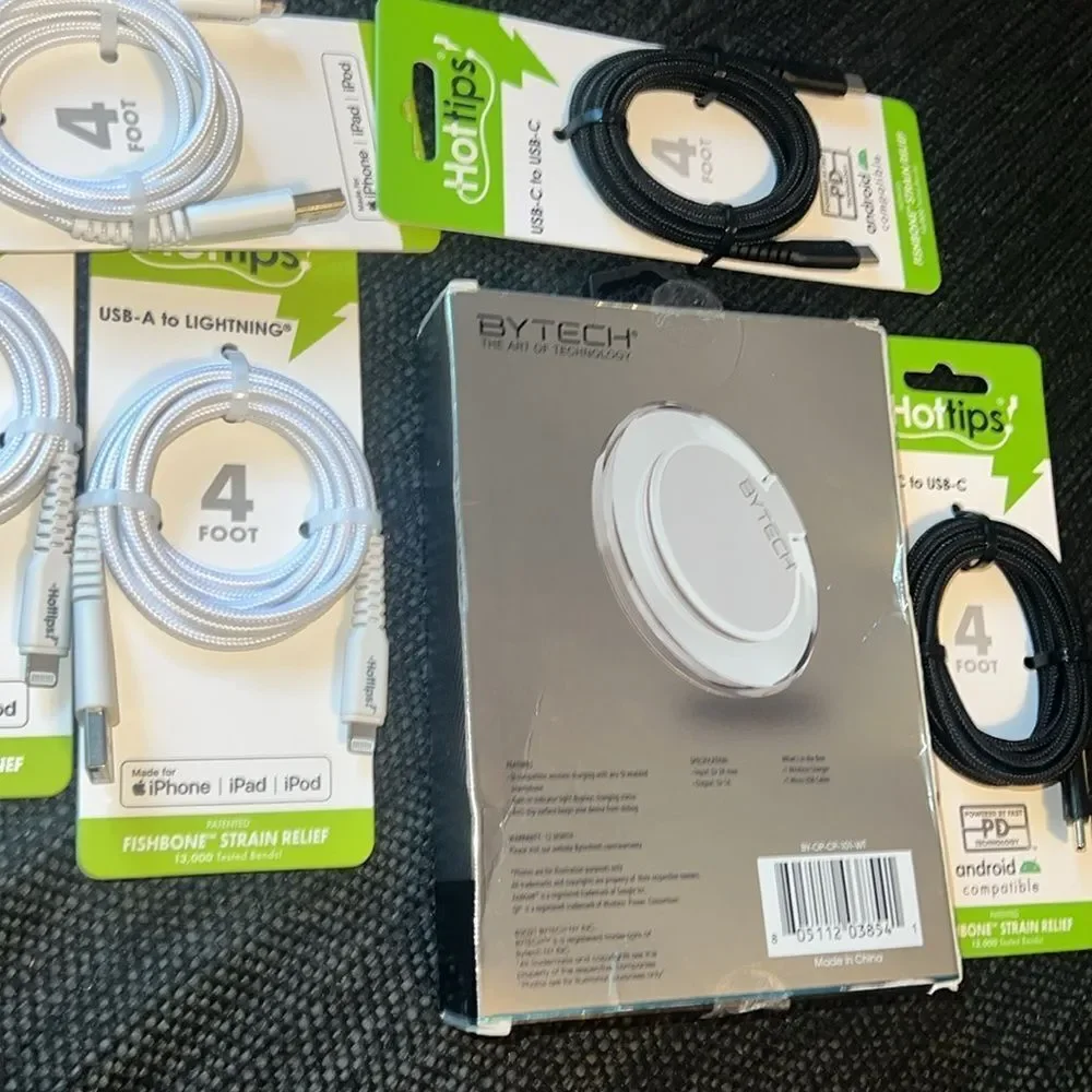Wireless Charging Pad with Hot Tips Cables - Black and White
